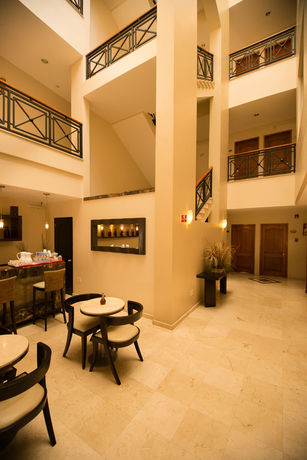 Imagen de los interiores del Hotel Magno Tepatitlan. Foto 14