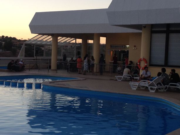 Imagen de la piscina del Hotel Magn&oacute;lia Mar. Foto 18