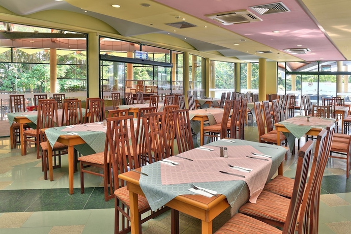 Imagen del bar/restaurante del Hotel Magnolia - All Inclusive. Foto 8
