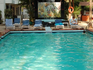 Imagen de la piscina del Hotel Magnum Resort. Foto 13
