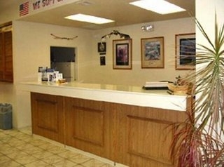 Imagen de los interiores del Hotel Magnuson Adobe Inn. Foto 2