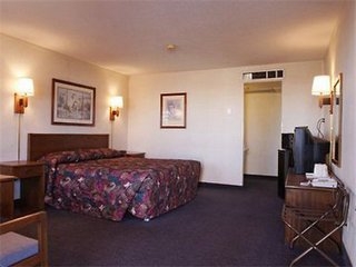 Imagen de la habitación del Hotel Magnuson Adobe Inn. Foto 1