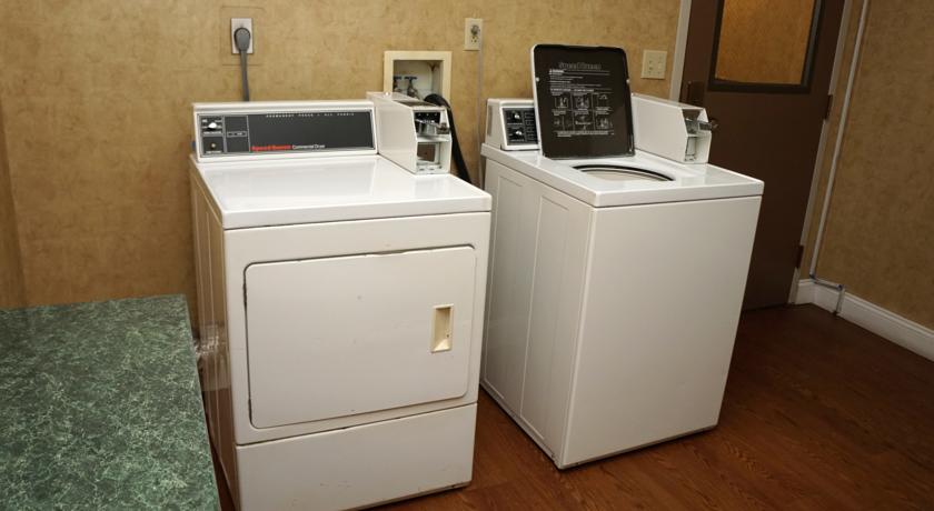 Imagen general del Hotel Magnuson Bourbonnais. Foto 11