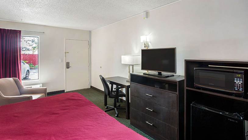 Imagen de la habitación del Hotel Magnuson Bradenton. Foto 6