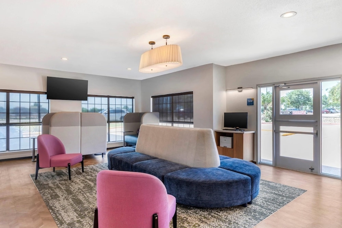 Imagen de los interiores del Hotel Magnuson Cedar Hill. Foto 15