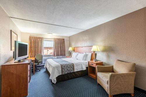 Imagen de la habitación del Hotel Magnuson Detroit Airport. Foto 7