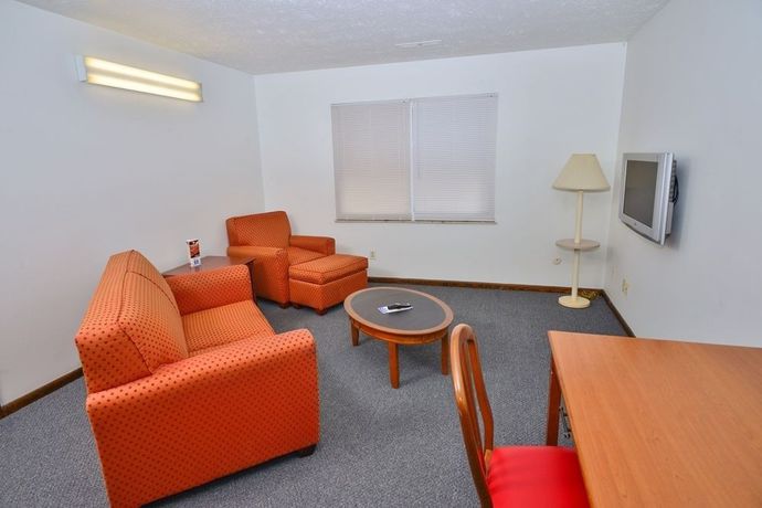 Imagen de la habitación del Hotel Magnuson Extended Stay Canton Ohio. Foto 2