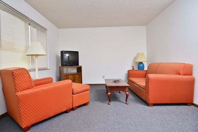 Imagen de los interiores del Hotel Magnuson Extended Stay Canton Ohio. Foto 13