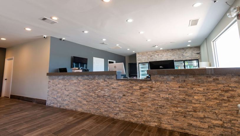 Imagen de los interiores del Hotel Magnuson Extended Stay and Suites Airport. Foto 17