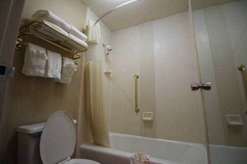 Imagen de la habitación del Hotel Magnuson Grand and Conference Center Tyler. Foto 9