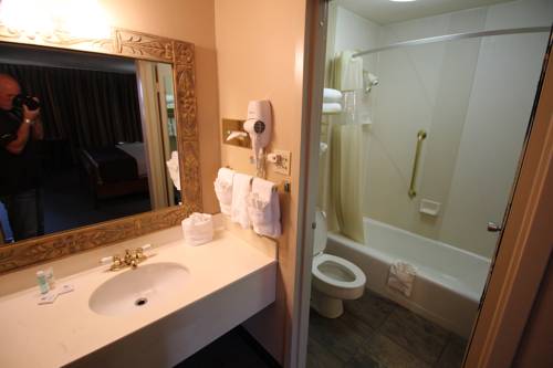 Imagen de la habitación del Hotel Magnuson Grand and Conference Center Tyler. Foto 13