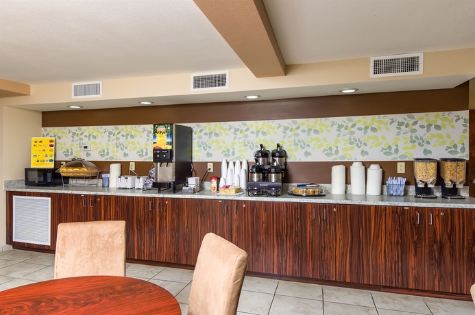 Imagen del bar/restaurante del Hotel Magnuson Kissimmee Maingate. Foto 3