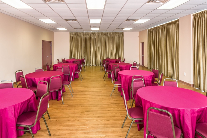Imagen de los interiores del Hotel Magnuson Kissimmee Maingate. Foto 10