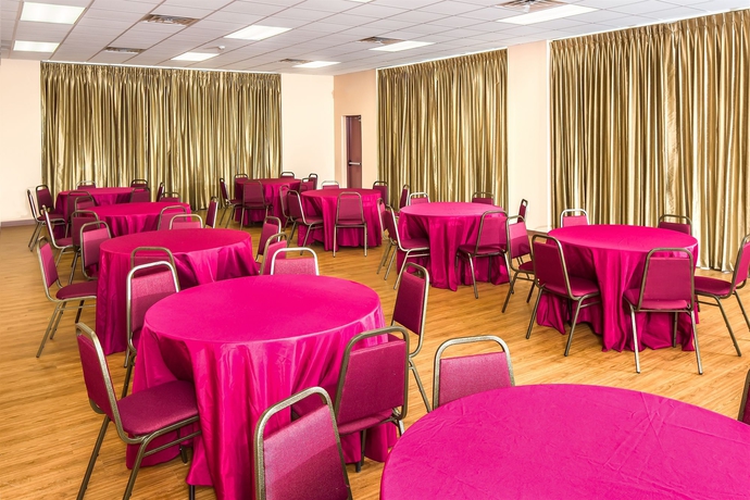 Imagen de los interiores del Hotel Magnuson Kissimmee Maingate. Foto 13