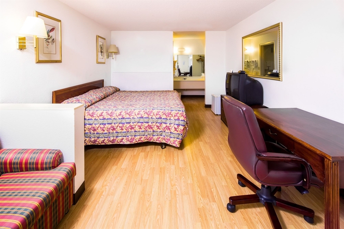 Imagen de la habitación del Hotel Magnuson Kissimmee Maingate. Foto 8