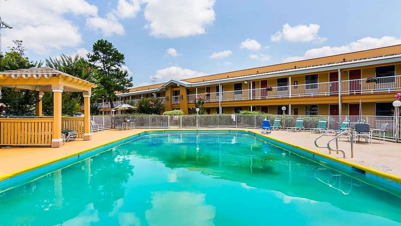 Imagen de la piscina del Hotel Magnuson Little Rock South. Foto 18