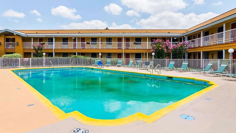 Imagen de la piscina del Hotel Magnuson Little Rock South. Foto 19