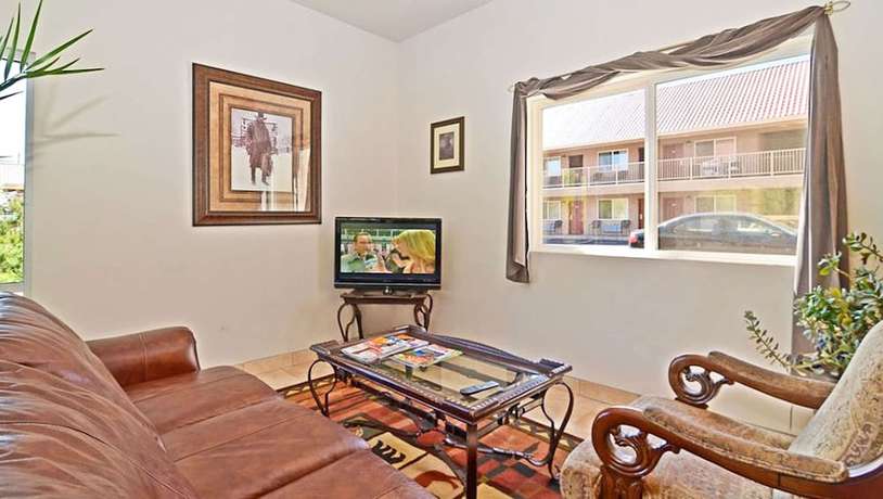 Imagen del bar/restaurante del Hotel Magnuson Manitou Springs. Foto 2