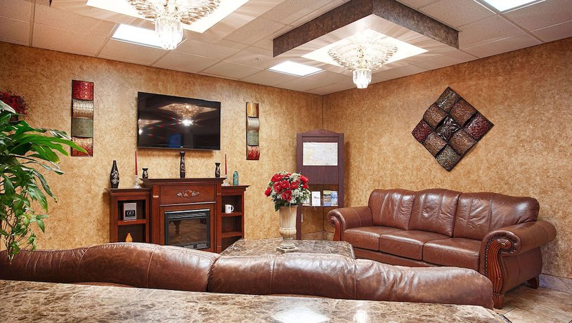 Imagen de los interiores del Hotel Magnuson Sand Springs - Tulsa West. Foto 17