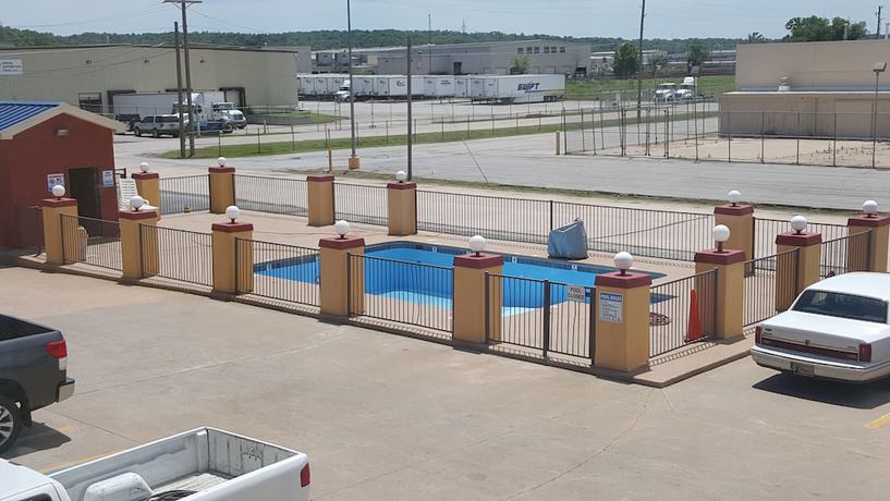 Imagen de la piscina del Hotel Magnuson Sand Springs - Tulsa West. Foto 20