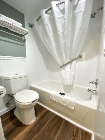 Imagen de la habitación del Hotel Magnuson Zephyrhills. Foto 9