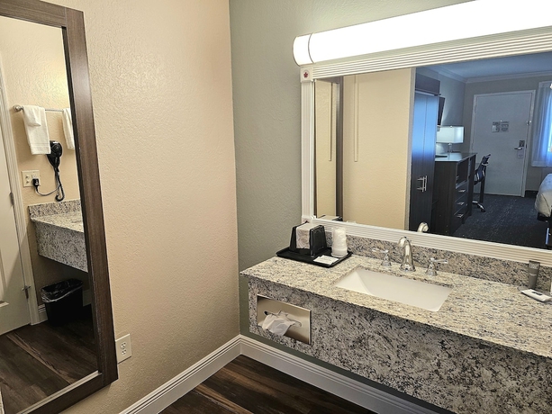 Imagen de la habitación del Hotel Magnuson Zephyrhills. Foto 11