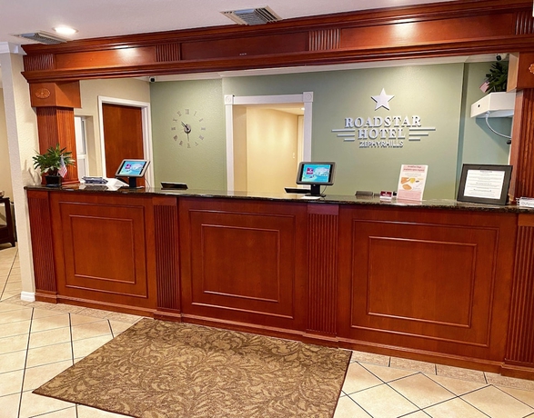 Imagen de los interiores del Hotel Magnuson Zephyrhills. Foto 14
