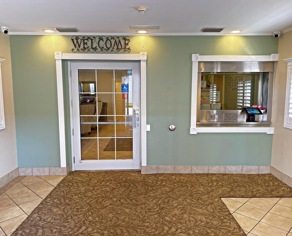 Imagen de los interiores del Hotel Magnuson Zephyrhills. Foto 15