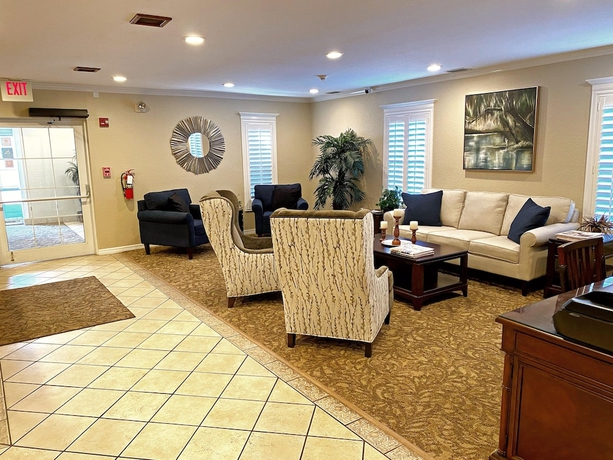 Imagen de los interiores del Hotel Magnuson Zephyrhills. Foto 16