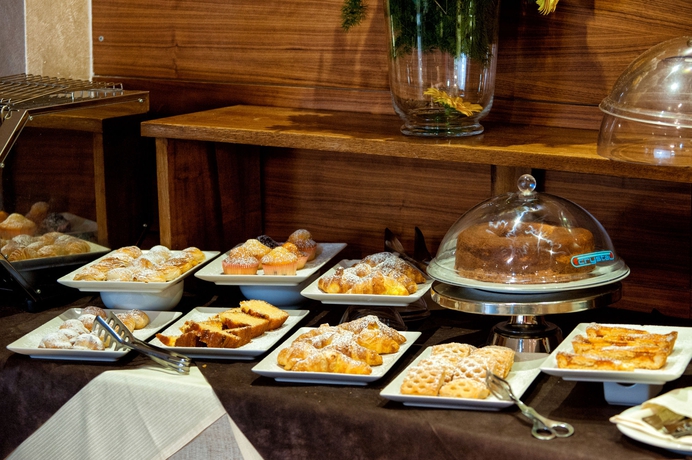 Imagen del bar/restaurante del Hotel Magris. Foto 4