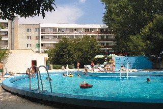 Imagen de la piscina del Hotel Magura Eforie Sud. Foto 4