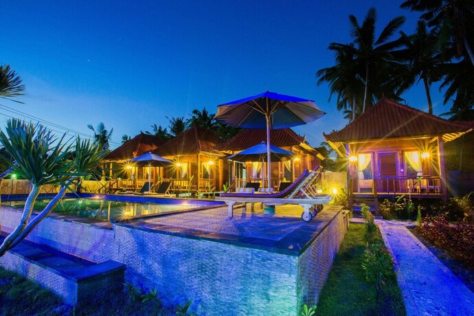 Imagen de la piscina del Hotel Maha Guru Huts. Foto 34