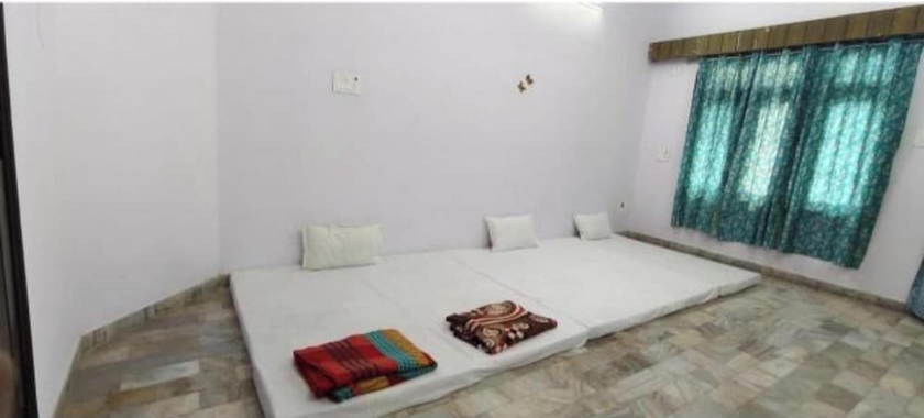 Imagen de la habitación del Hotel Mahadev inn. Foto 5
