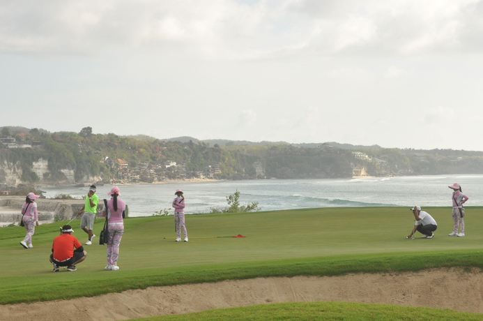 Imagen de los exteriores del Hotel Mahagiri Villas and Spa Dreamland. Foto 8