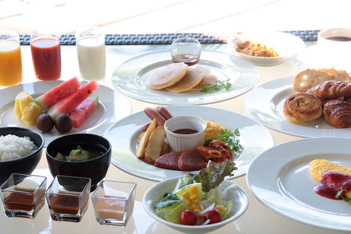 Imagen del bar/restaurante del Hotel Mahaina Wellness Resort Okinawa. Foto 6