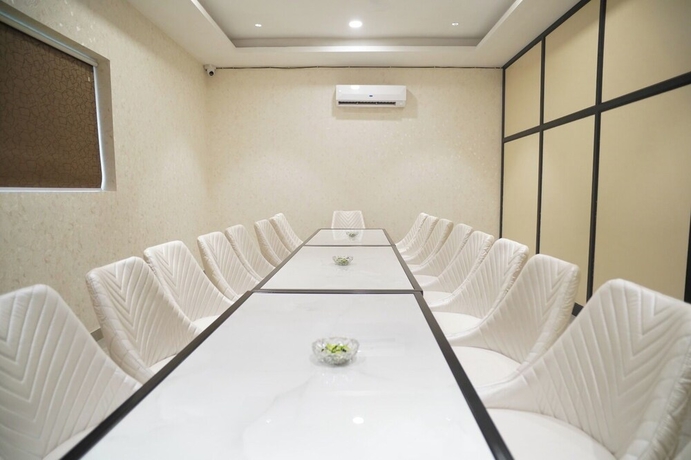 Imagen de los interiores del Hotel Mahalaxmi Grand. Foto 7