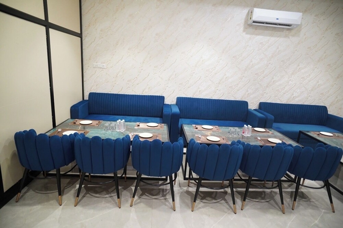 Imagen de los interiores del Hotel Mahalaxmi Grand. Foto 8