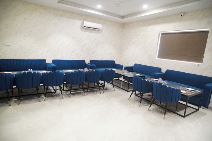Imagen de los interiores del Hotel Mahalaxmi Grand. Foto 12