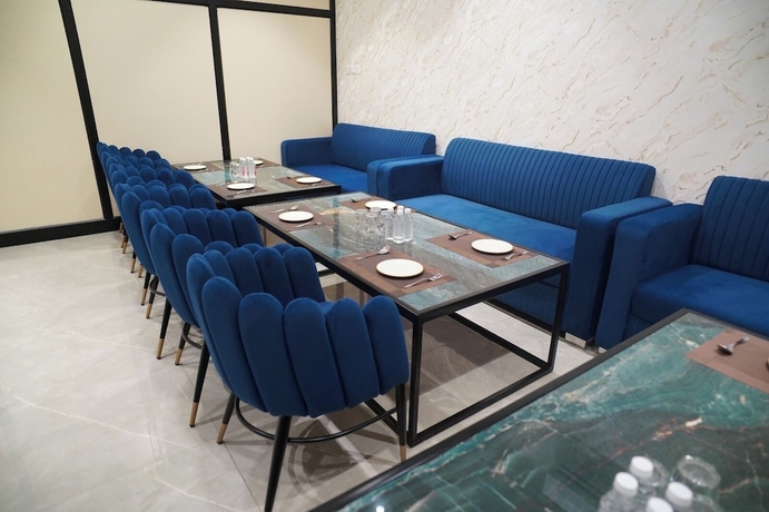 Imagen de los interiores del Hotel Mahalaxmi Grand. Foto 13