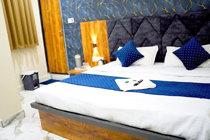 Imagen de la habitación del Hotel Mahalok Palace. Foto 7