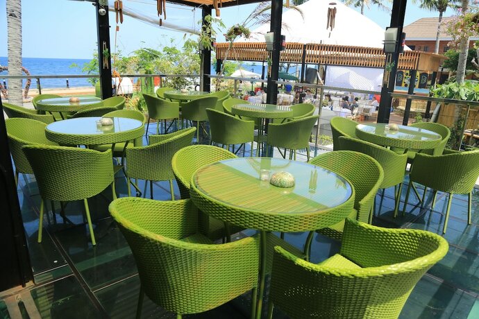 Imagen del bar/restaurante del Hotel Mahalta Resorts and Convention Center. Foto 20