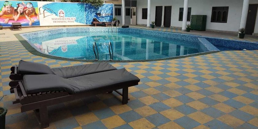 Imagen de la piscina del Hotel Mahamaya Palace. Foto 19
