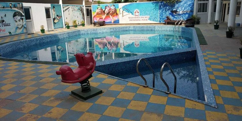Imagen de la piscina del Hotel Mahamaya Palace. Foto 20