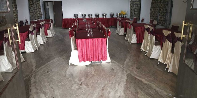 Imagen del bar/restaurante del Hotel Mahamaya Palace. Foto 3