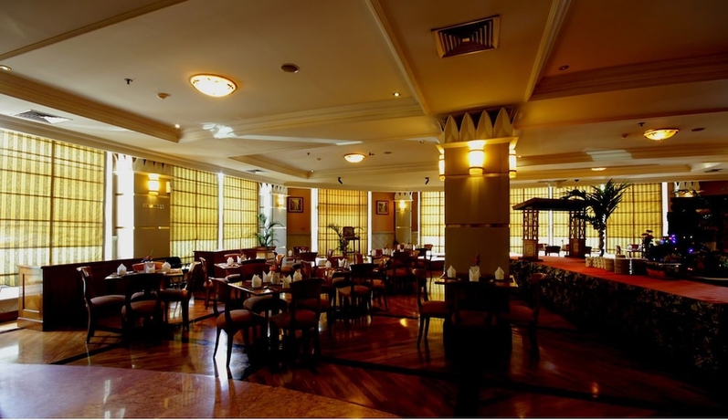 Imagen del bar/restaurante del Hotel Maharadja. Foto 3