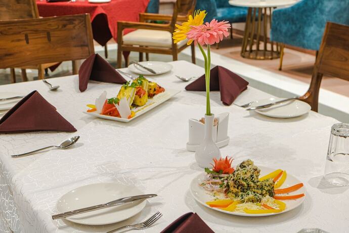 Imagen del bar/restaurante del Hotel Maharaja Agrasen Palace - Pure Vegetarian. Foto 16