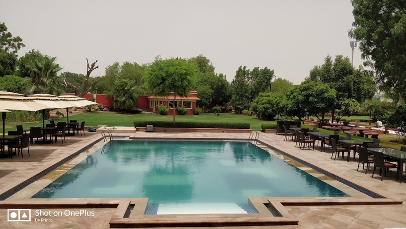 Imagen de la piscina del Hotel Maharaja Ganga Mahal. Foto 16
