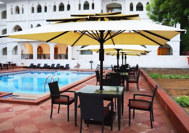 Imagen de la piscina del Hotel Maharaja Ganga Mahal. Foto 17