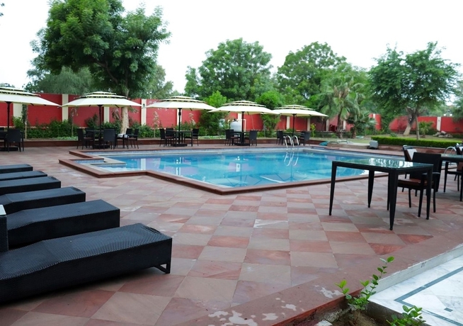 Imagen de la piscina del Hotel Maharaja Ganga Mahal. Foto 18