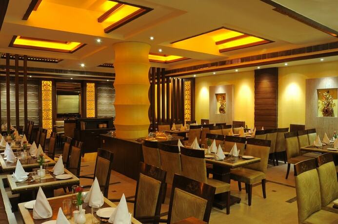 Imagen del bar/restaurante del Hotel Maharaja Regency, Ludhiana. Foto 9